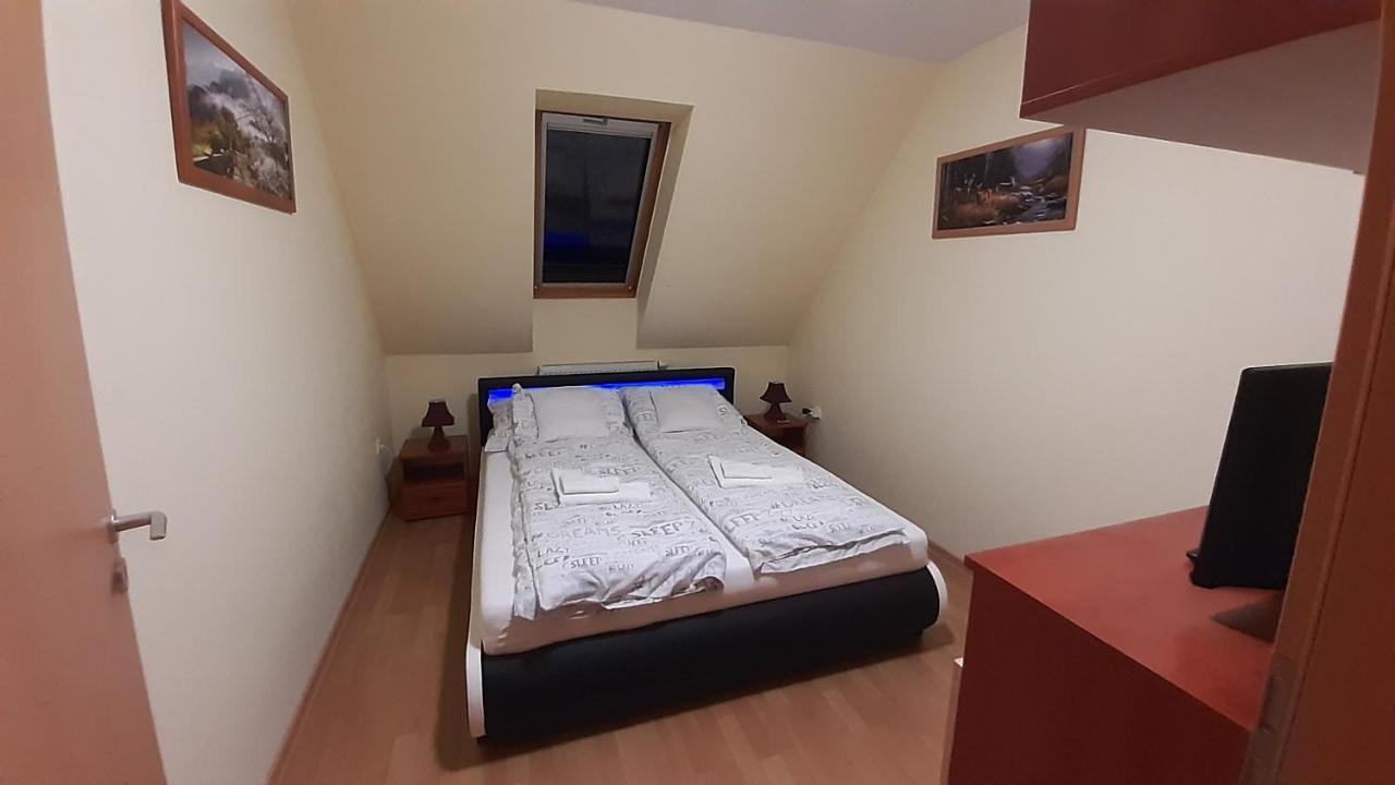 Elizabet Apartman A Belvarosban Szarvas Exterior photo